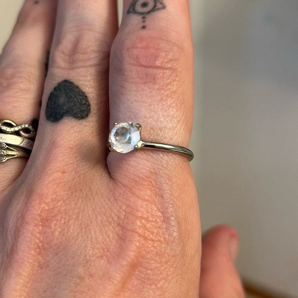 Elegant 925 Silver Ring with Stunning CZ Gemstone